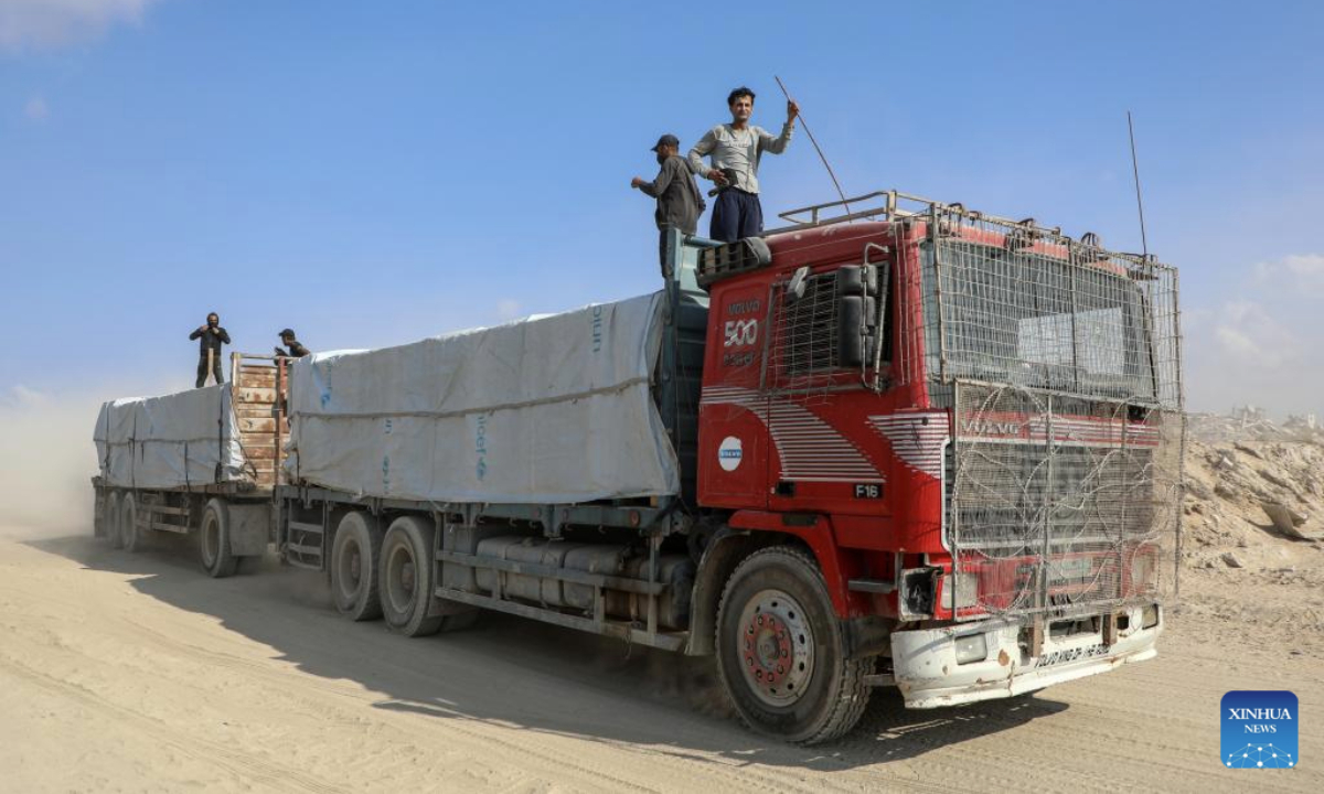 Photo taken on Nov. 13, 2025 shows a truck that carries commercial goods and enters through the Zikim crossing in northern Gaza Strip. Israel said on Wednesday it has reopened the Zikim crossing to allow humanitarian aid trucks into northern Gaza. (Photo by Rizek Abdeljawad/Xinhua)