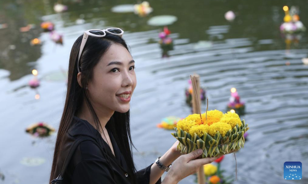 A woman displays water lantern during the Loy Krathong Festival in Ayutthaya, Thailand, Nov. 5, 2025. Thailand celebrated the traditional Loy Krathong Festival on Wednesday. (Xinhua/Rachen Sageamsak)