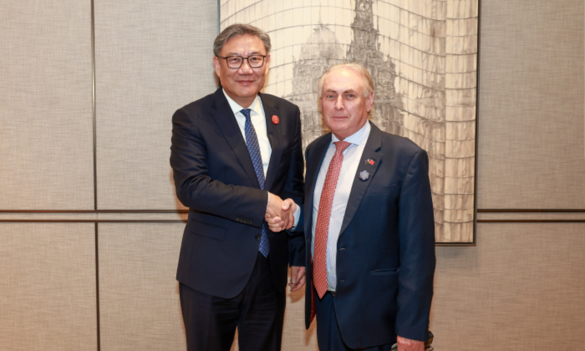 Chinese Minister of Commerce Wang Wentao meets with Australian Trade Minister Don Farrell, who was leading a delegation to the China International Import Expo (CIIE), in Shanghai on November 4, 2025. Photo: screenshot from China's Ministry of Commerce