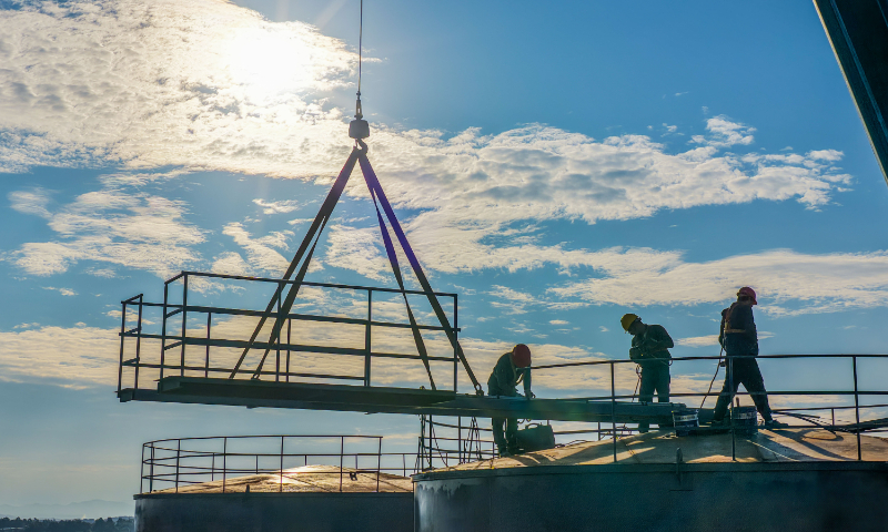 Workers install equipment and build supporting facilities for a calcium carbonate processing plant at a high-tech industrial park in Daoxian county, Central China's Hunan Province, on November 20, 2025. As the year's end approaches, construction work is being accelerated to ensure on-schedule completion and full production. Photo: VCG