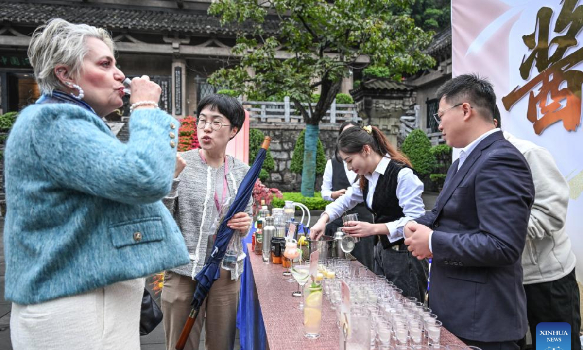 A foreign guest (1st L) tastes a kind of local liquor in Maotai Town, Renhuai City, southwest China's Guizhou Province, Oct. 29, 2025. (Xinhua/Yang Wenbin)