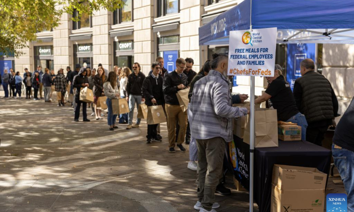 Federal employees receive free meals at a free food distribution stall in Washington, D.C., the United States, Nov. 5, 2025. On Wednesday, the U.S. federal government shutdown entered its 36th day, surpassing the previous 35-day record set during the 2018-2019 shutdown, making it the longest government shutdown in U.S. history. (Xinhua/Hu Yousong)