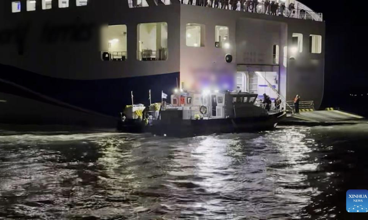 Members of the coast guard conduct rescue work after a passenger ferry ran aground in waters off western South Korea, Nov. 19, 2025. A passenger ferry carrying 267 people on Wednesday ran aground in waters off western South Korea, according to Yonhap news agency. (Xinhua)