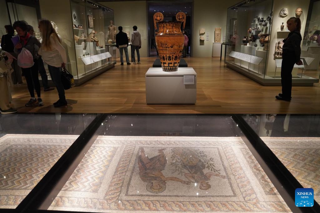 People visit the pavilion of Egyptian art at the Princeton University Art Museum in New Jersey, the United States, on Nov. 1, 2025. After 13 years of design and construction, the new art museum of Princeton University reopened its doors to the general public with a 24-hour party from 5 p.m. Oct. 31, to 5 p.m. Nov. 1. (Photo: Xinhua)