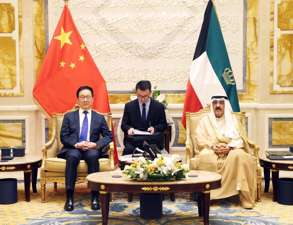 Chinese Vice President Han Zheng meets with Kuwait's Emir Sheikh Mishal Al-Ahmad Al-Jaber Al-Sabah in Kuwait City, Kuwait, Nov. 2, 2025. Han visited Kuwait at the invitation of Kuwait's Crown Prince Sheikh Sabah Al-Khaled Al-Sabah from Nov. 1 to 2. (Photo: Xinhua)