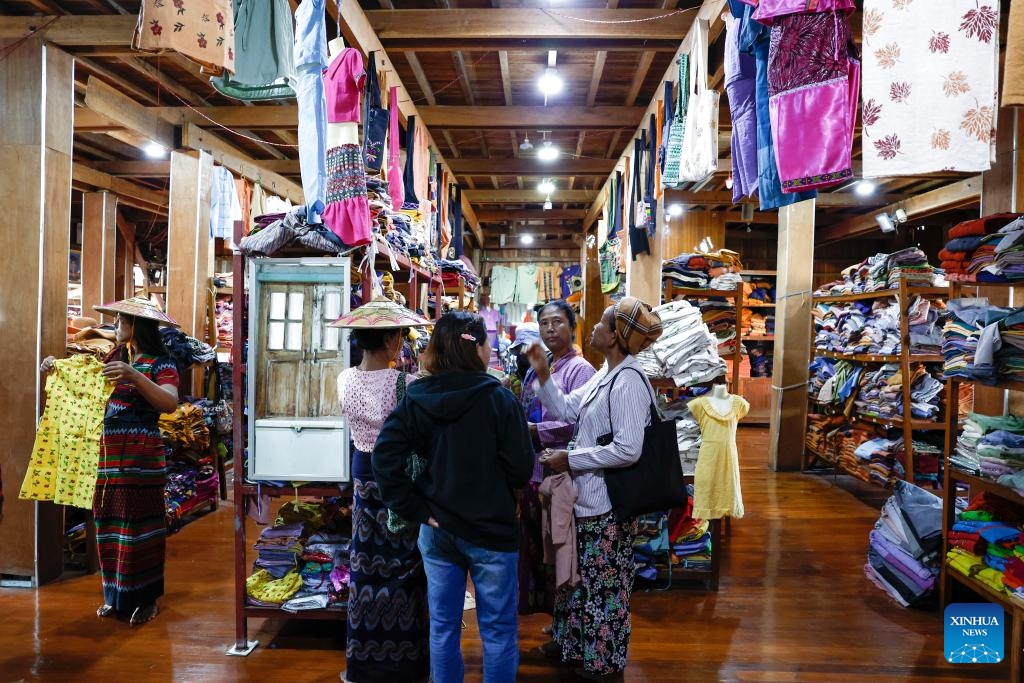 Visitors shop at a hand-weaving workshop on Inle Lake in Nyaungshwe township, Shan state, Myanmar, Oct. 31, 2025. (Photo: Xinhua)