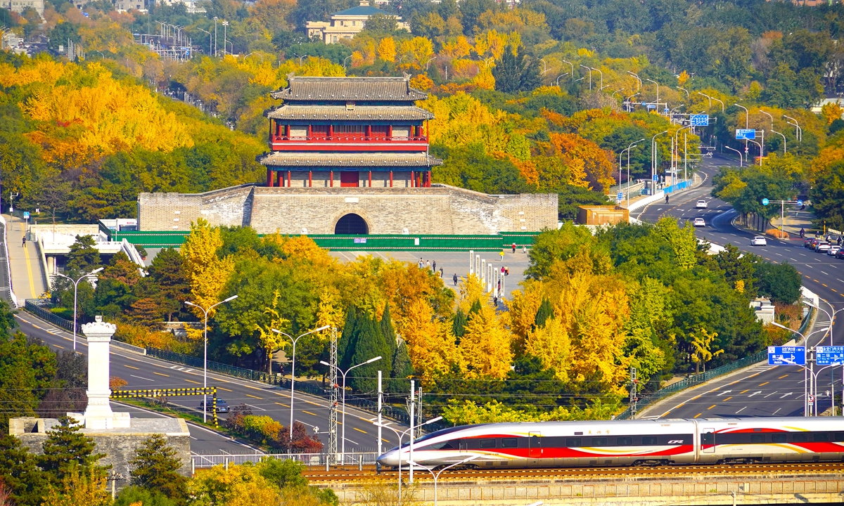 Picture shows the Yongding Gate along Beijing's Central Axis on November 3, 2025 forms a stunning scene, set against the colorful autumn leaves. Photo: VCG