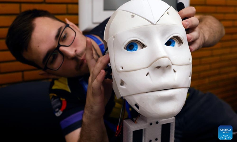 A participant manipulates his humanoid robot head during the 4th edition of the Robofest, a technology festival, at the Politehnica University of Bucharest in Bucharest, Romania, Nov. 1, 2025. The three-day festival including the 16th edition of the Robochallenge is held here from Oct. 31 to Nov. 2. (Photo: Xinhua)