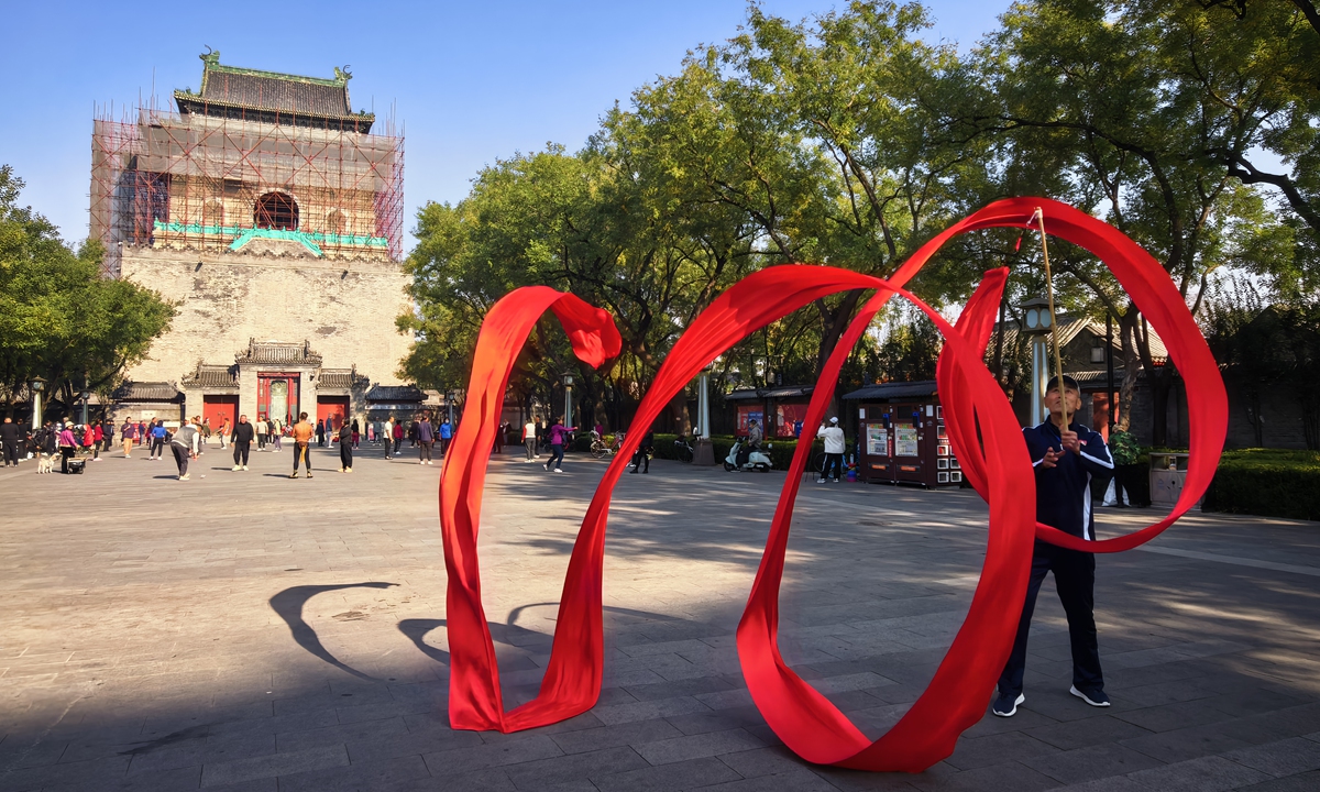 Residents work out at a square in front of the Bell Tower, an ancient landmark on the Beijing Central Axis, on November 4, 2025. Photo: Liu Yang/GT