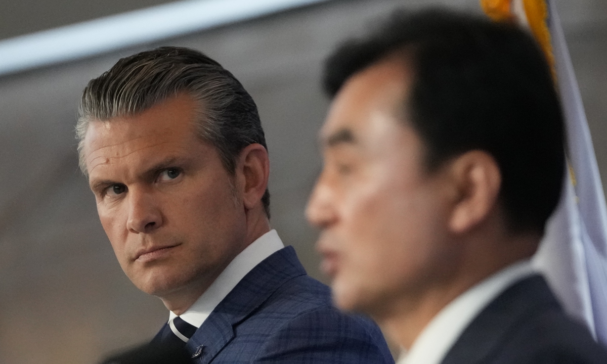 US Defense Secretary Pete Hegseth (L) looks on as South Korean Defense Minister Ahn Gyu-back (R) speaks during the joint press conference following the 57th Security Consultative Meeting at the Defense Ministry on November 04, 2025 in Seoul, South Korea. Photo: VCG
