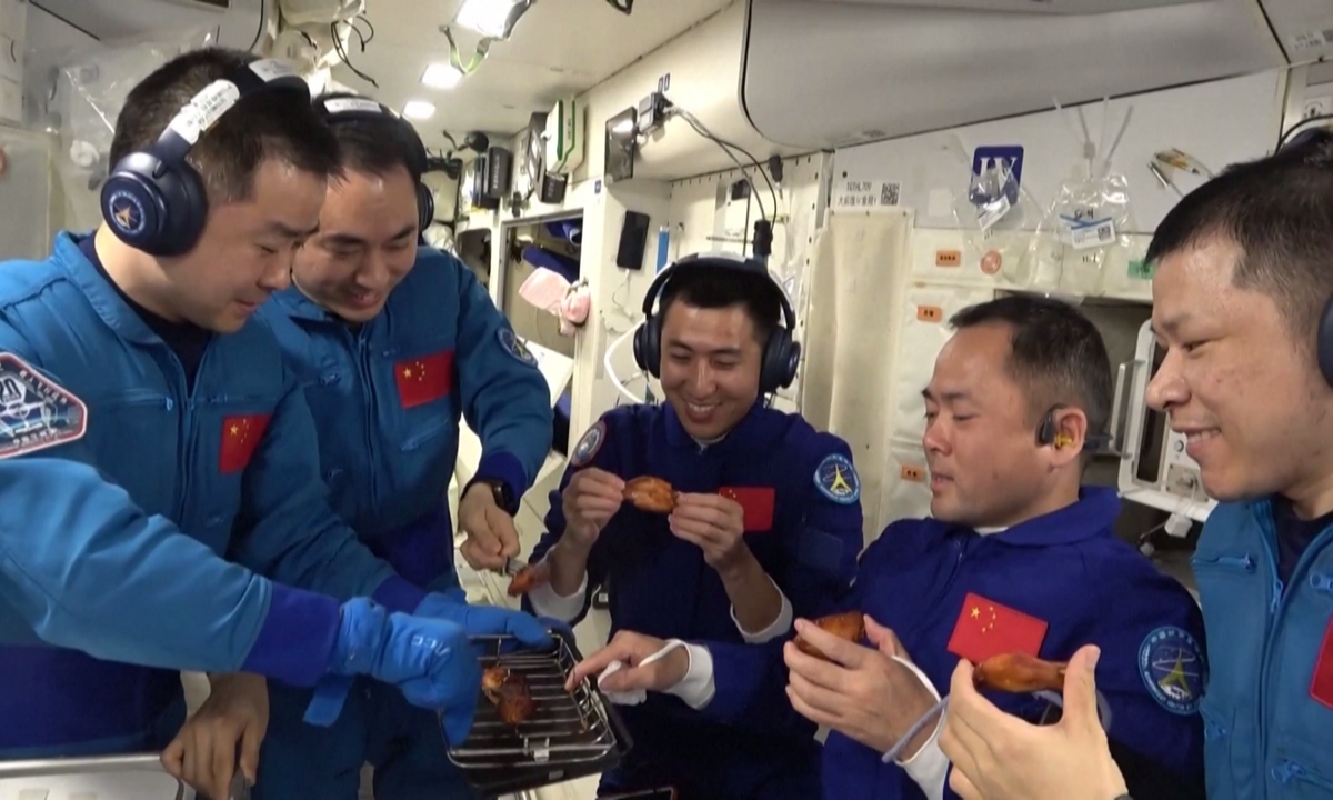 Image captured by the Beijing Aerospace Control Center recently shows crew members of the Shenzhou-20 and Shenzhou-21 manned space flight mission enjoying a space barbecue inside the Tiangong space station, using a new oven installed on the orbiting facility. Photo: VCG