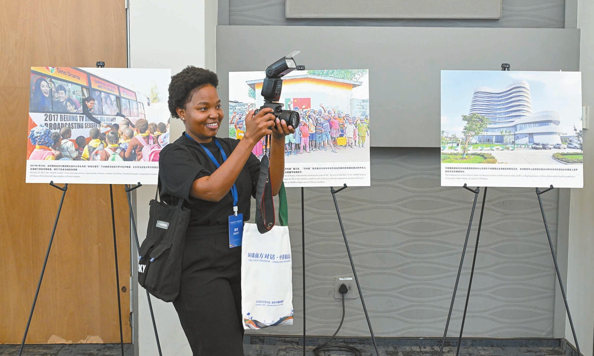 A guest takes photos for the photo exhibition in Johannesburg, South Africa, on November 5, 2025. Photo: Chen Tao/GT