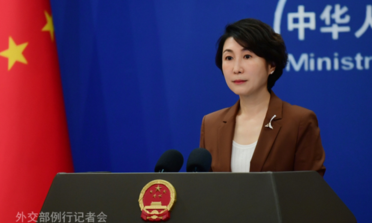 Chinese FM urges Japan to reflect on history of aggression and win trust of Asian neighbors with concrete action, commenting on 'Dokdo' islets dispute