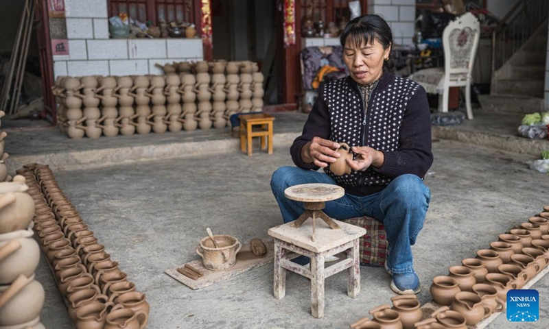 A villager makes a pottery product at home in Liaohu Village of Qujing, southwest China's Yunnan Province, Nov. 5, 2025. Located on the bank of the Nanpan River in the city of Qujing, the Liaohu Village boasts a thousand-year pottery-making tradition. Photo: Xinhua
