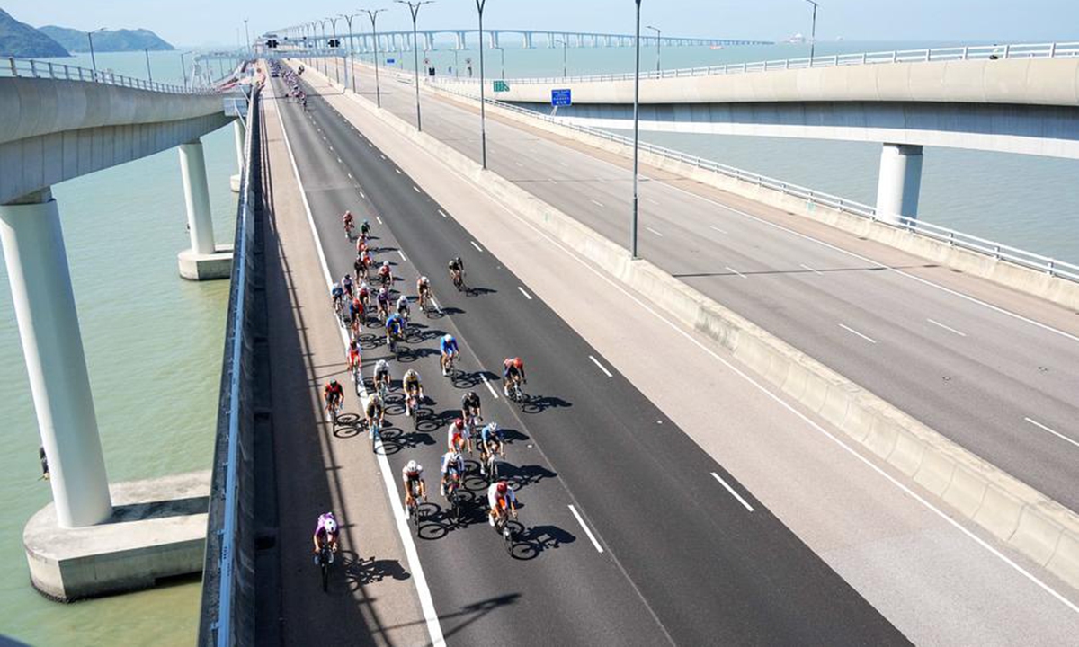 Cyclists compete across the Hong Kong-Zhuhai-Macao Bridge during the men's cycling road race at China's 15th National Games in Hong Kong, Nov. 8, 2025. (Xinhua/Zhu Wei)