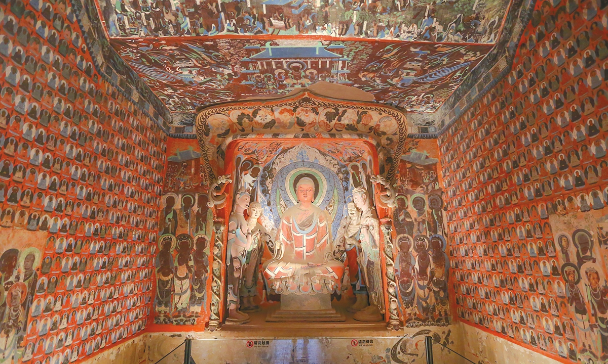 Sui Dynasty (581-618) murals and Buddhist statues in Mogao Cave 419 in Dunhuang, Northwest China's Gansu Province Photo: VCG