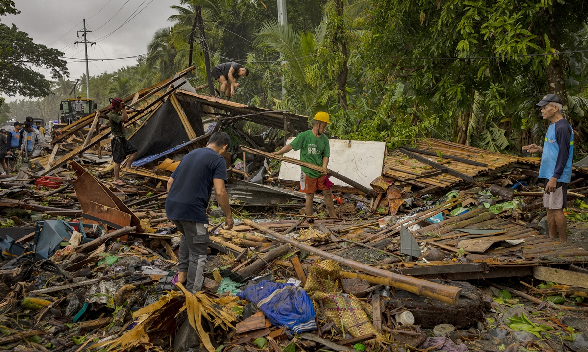 Residents help clear a highway of debris brought about by Super Typhoon Fung-wong on November 10, 2025 in Dipaculao, Aurora province, the Philippines. Super Typhoon Fung-wong made landfall the previous evening in the Philippines, prompting the evacuation of nearly one million people and causing severe flooding, power outages, and disruptions across Luzon. Photo: VCG