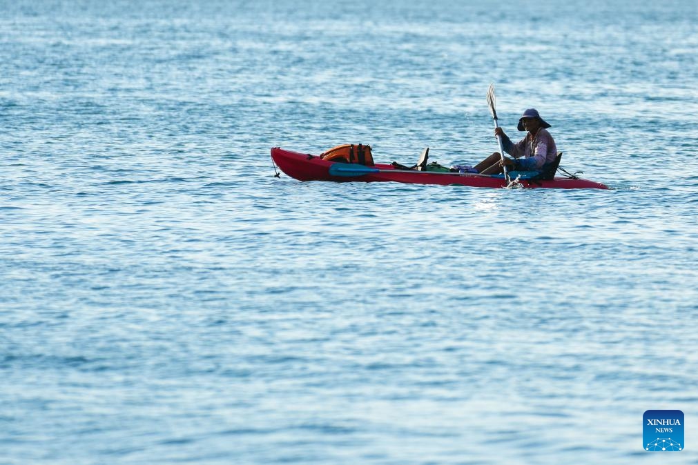 A man rows a kayak in the sea in Santa Marta, Colombia, Nov. 8, 2025.

The Colombian city of Santa Marta hosts the 4th CELAC (the Community of Latin American and Caribbean States)-EU (European Union) Summit from Nov. 9 to 10. (Photo by Andres Moreno/Xinhua)