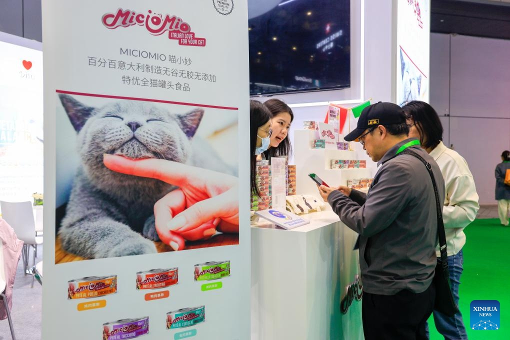 People visit the booth of an Italian pet food firm at the Food and Agricultural Products exhibition area during the eighth China International Import Expo (CIIE) in east China's Shanghai, on Nov. 9, 2025. Agriculture is an industrial pillar of Italy, a country which uses 56 percent of its land for agriculture. The country is home to about 1.6 million farm-based businesses, many of which make agri-food products prized worldwide for their quality and craftsmanship. (Xinhua/Liu Jiaqi)