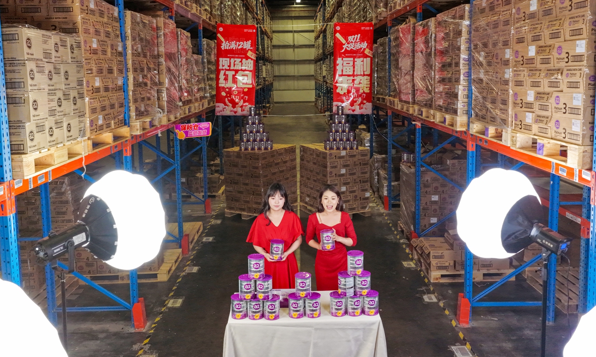 People livestream at a cross-border e-commerce warehouse in Jinhua, East China's Zhejiang Province on November 10, 2025.  E-commerce and logistics companies across China are busy selling, packaging and delivering goods in the run-up to the annual Double Eleven shopping festival, which falls on Tuesday this year. Photo: VCG