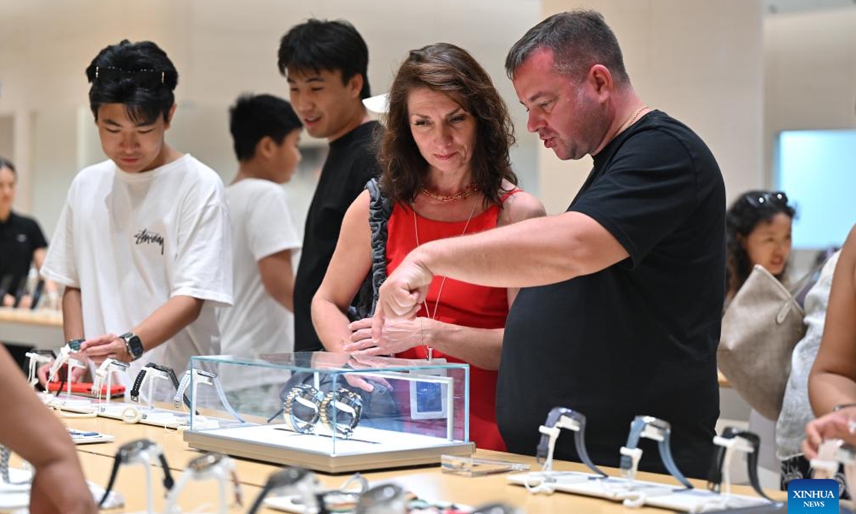 Foreign customers shop at a duty-free shopping mall in Sanya, south China's Hainan Province, Nov. 9, 2025. The Haikou Customs supervised a total of 506 million yuan (about 71 million U.S. dollars) in duty-free sales from approximately 72,900 shoppers during the first week (from Nov. 1 to 7) of the implementation of the expanded offshore duty-free policy. This represents a year-on-year increase of 34.86 percent in sales value, and 3.37 percent in the number of shoppers. (Xinhua/Guo Cheng)