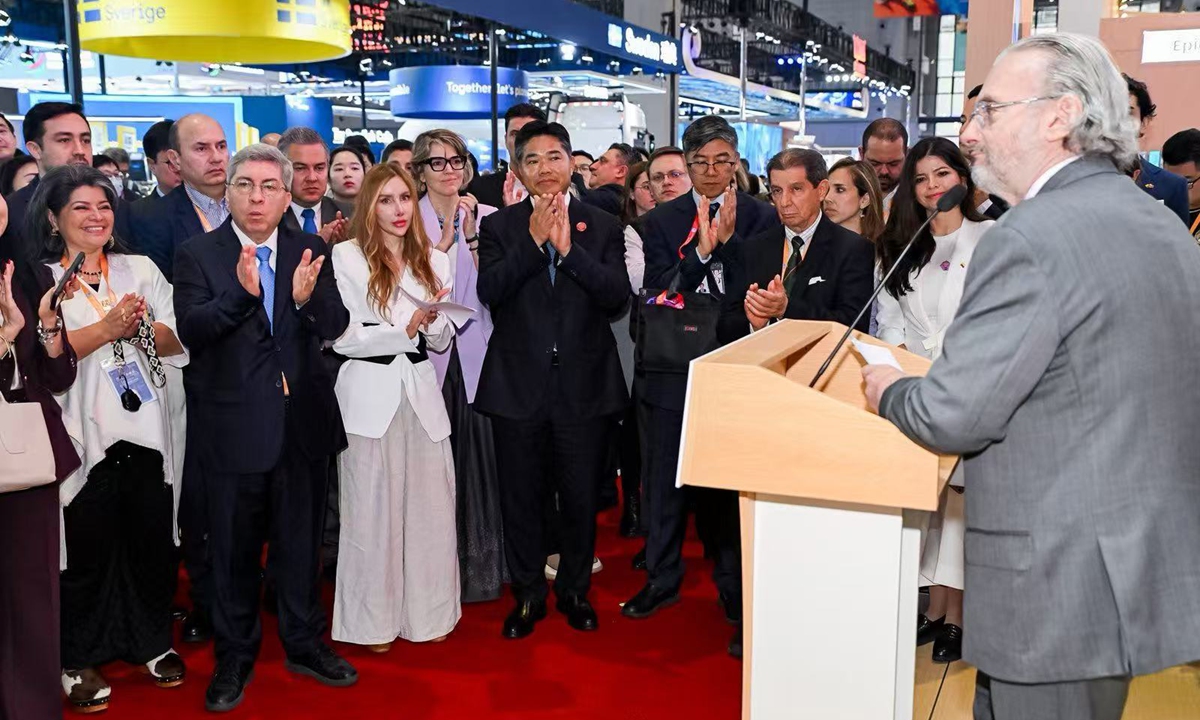 Sergio Fausto Cabrera Cárdenas, ambassador of Colombia to China (right) and Miguel Alberto Gómez Vélez, consul general of Colombia in Shanghai (2nd from left) at the National Pavilion opening ceremony at the CIIE in Shanghai on November 5, 2025. Photo: Courtesy of the Consulate General of the Republic of Colombia in Shanghai 