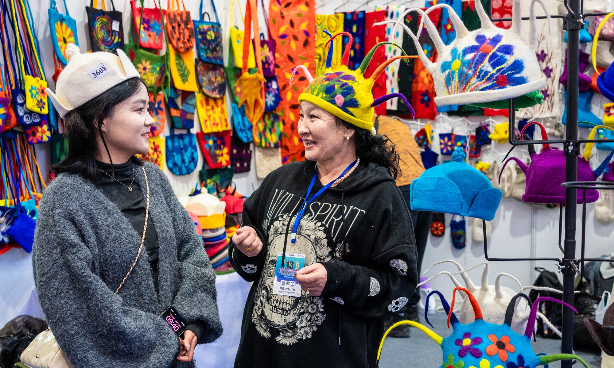 Visitors try on felt hats in the Mongolian exhibition area at an import and export commodities fair held in Hohhot, North China's Inner Mongolia Autonomous Region on November 12, 2025. The fair features more than 300 booths, attracting exhibitors from more than 20 countries including France, Pakistan, Russia, Mongolia and others, and gathering thousands of import and export commodities to showcase the products and cultures of various nations. Photo: VCG