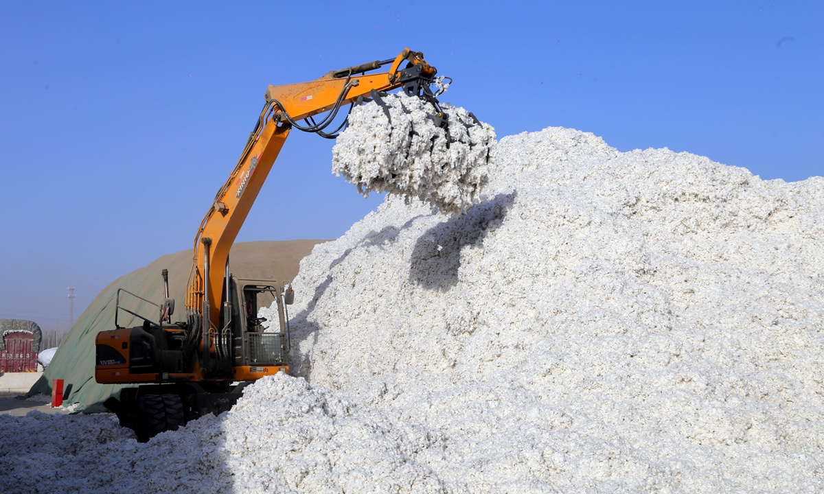 Cotton is processed at a plant in Awati County, Aksu Prefecture of Northwest China's Xinjiang Uygur Autonomous Region on November 14, 2025. The local region is making efforts to ensure an orderly and standardized cotton purchasing and processing market. Photo: VCG