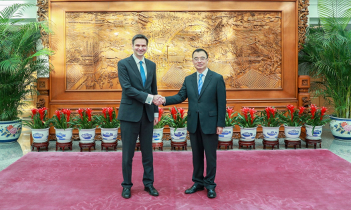 Assistant Foreign Minister Liu Bin （right） meets with Ambassador of Ukraine to China Olexander Nechytaylo on November 14, 2025. Photo: Chinese Foreign Ministry