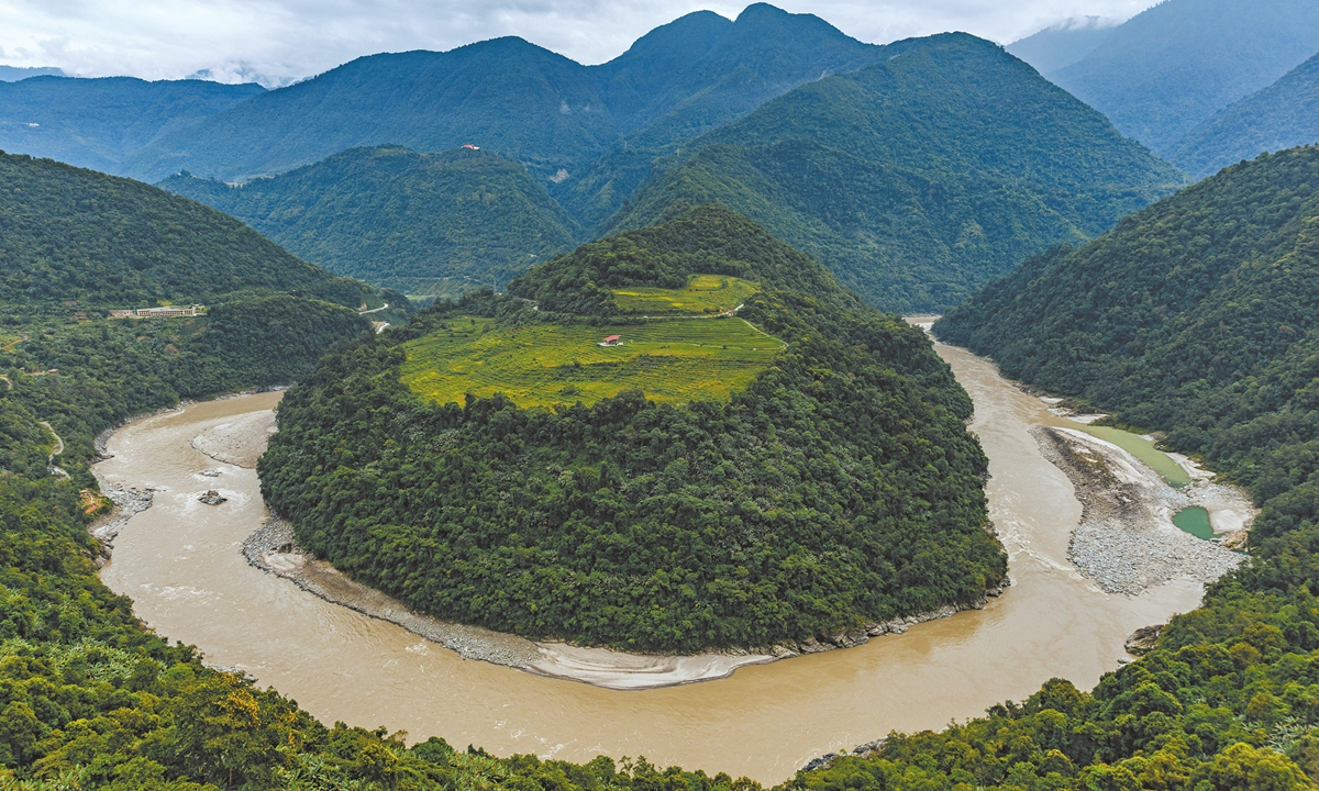 The Yarlung Zangbo River forms a dramatic bend at Guoguotang, one of its most iconic sights in Medog. 