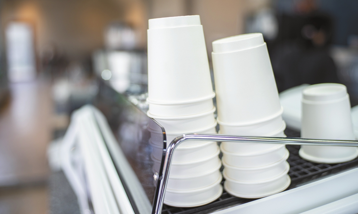 Coffee cups pile on a coffee machine. File photo: VCG