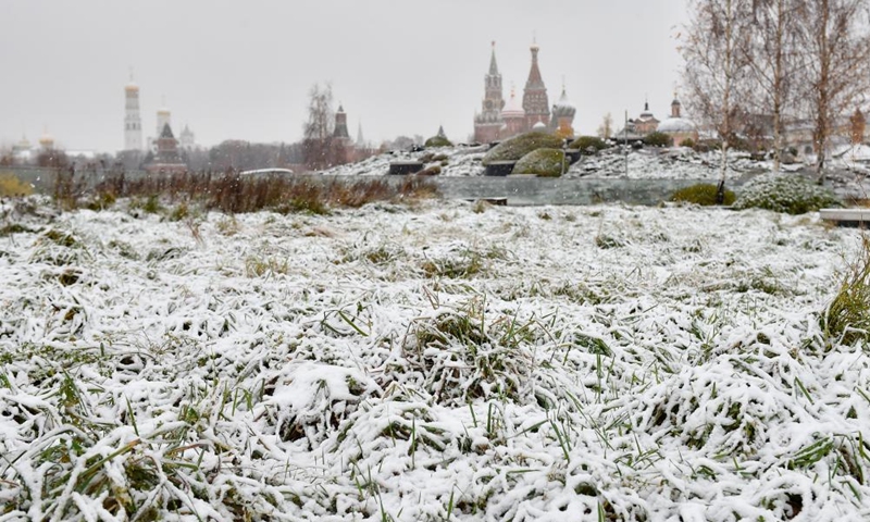 This photo taken on Nov. 15, 2025 shows the snow-covered landscape of Zaryadye Park near the Red Square in Moscow, Russia. Moscow on Friday saw its first snowfall since the beginning of winter this year. Photo: Xinhua