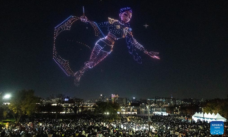 People watch a drone light show at Han River Park in Seoul, South Korea, on Nov. 15, 2025. Photo: Xinhua