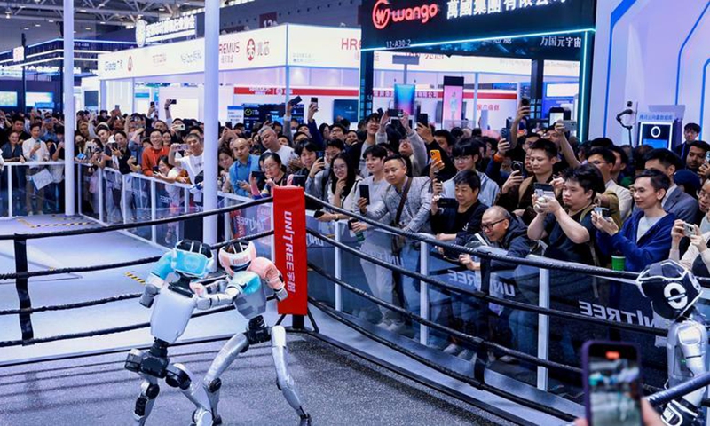 Two humanoid robots perform a session of fighting during the 27th China Hi-Tech Fair in Shenzhen, south China's Guangdong Province, Nov. 14, 2025. Photo: Xinhua
