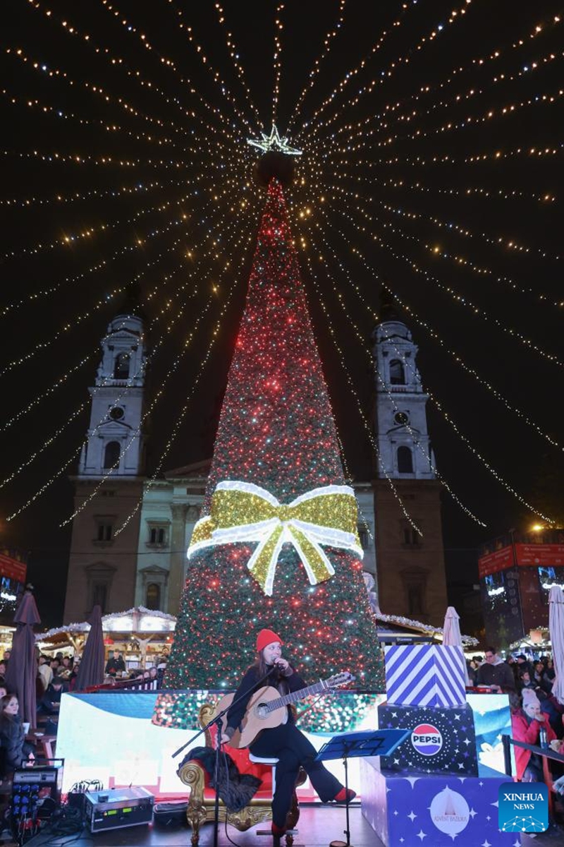 A singer performs at a Christmas market in downtown Budapest, Hungary, on Nov. 15, 2025. The market opened here on Friday and will last till Jan. 1, 2026. (Photo by Attila Volgyi/Xinhua)