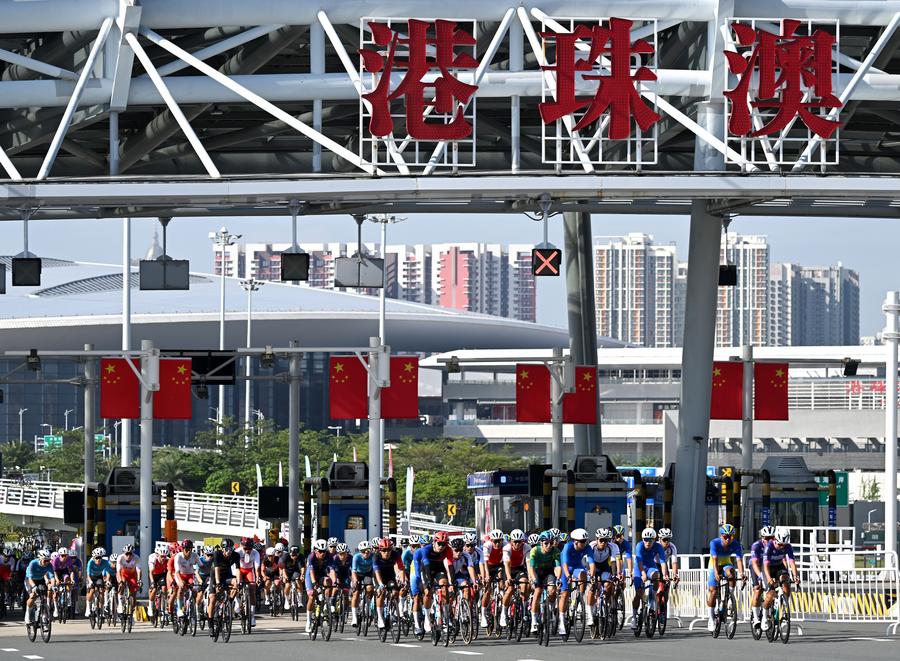 Cyclists in action across the Hong Kong-Zhuhai-Macao Bridge during the men's cycling road race at China's 15th National Games in south China's Guangdong Province, on Nov. 8, 2025. (Xinhua/Lian Zhen)