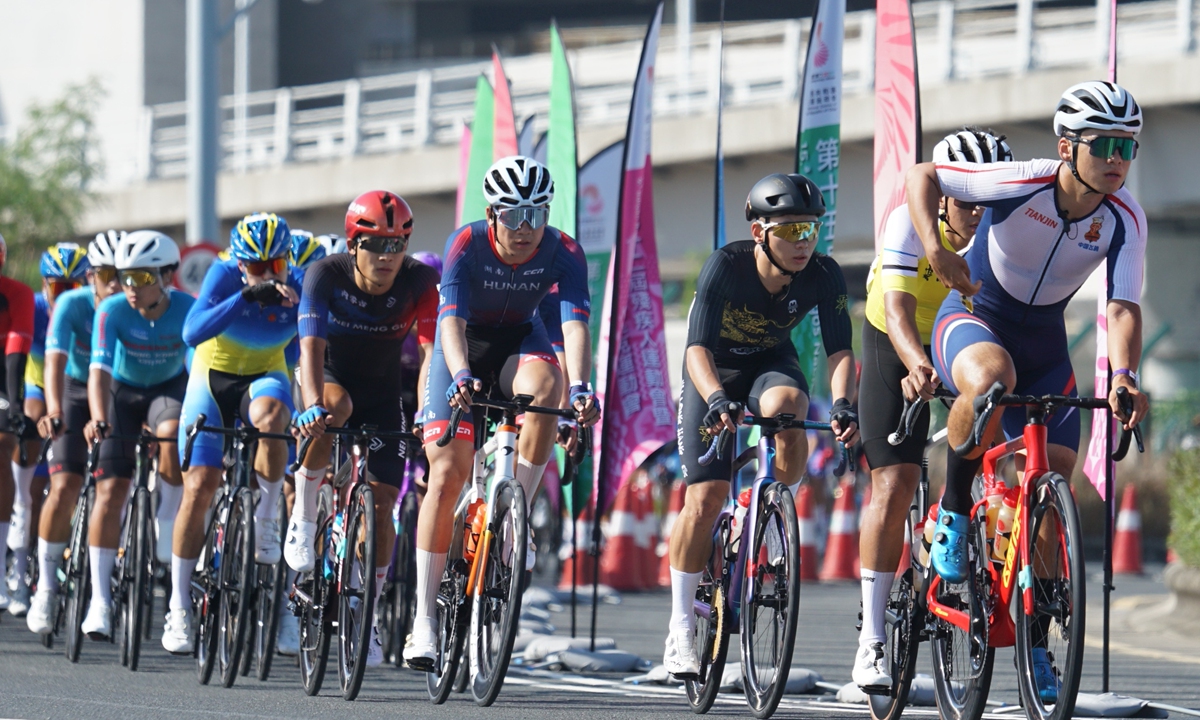 The men's individual road cycling race of the National Games kicks off on November 8, 2025. Photo: VCG