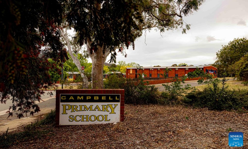 This photo taken on Nov. 17, 2025 shows the closed Campbell Primary School in Canberra, Australia. More than 70 schools in the Australian capital of Canberra were ordered to close on Monday due to growing concerns about possible asbestos contamination from decorative sand products. The government of the Australian Capital Territory (ACT) said that 71 of 94 public schools in Canberra and surrounding suburbs would be closed on Monday after an audit found widespread use of sand products in which asbestos had been detected. Photo: Xinhua