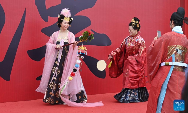 Hanfu enthusiasts take photos during a cultural event showcasing China's culture of rites and music in Fuzhou, southeast China's Fujian Province, Nov. 15, 2025. The cultural event features a Hanfu fashion show, workshops on intangible cultural heritages, as well as other activities. Photo: Xinhua