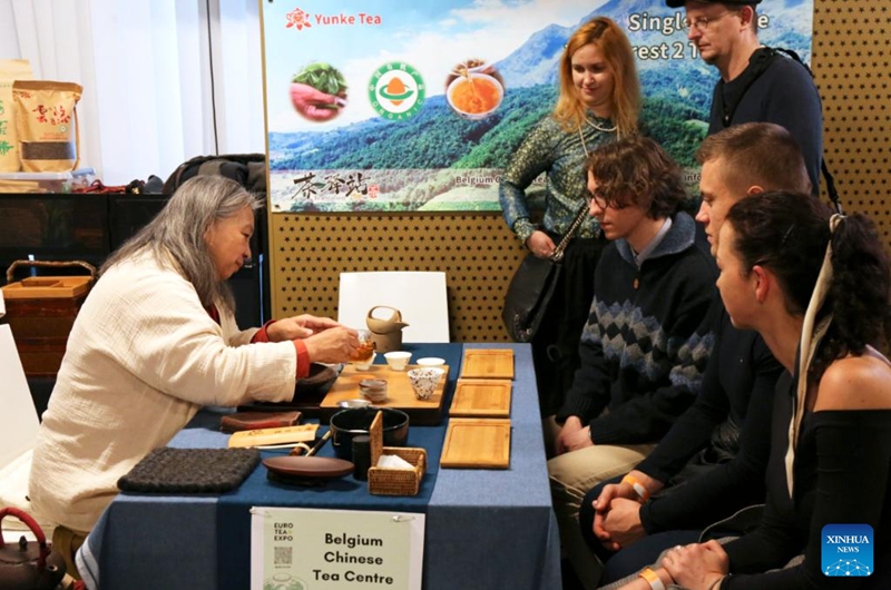 People wait to taste Chinese tea during the 2025 Euro Tea Expo held in Prague, the Czech Republic, Nov. 15, 2025. The 2025 Euro Tea Expo concluded on Sunday in Prague, bringing together tea experts, exhibitors and enthusiasts from around the world, with this year's focus on Chinese Pu'er tea and southwest China's Yunnan Province. Photo: Xinhua