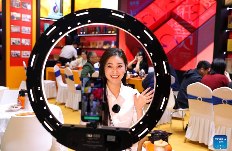 A live streamer works at the 17th Cross-Strait Tea Expo in Wuyishan, southeast China's Fujian Province, Nov. 16, 2025. The 17th Cross-Strait Tea Expo opened on Sunday in Wuyishan City of Fujian Province. Featuring the theme of integrated development of tea culture, industry, and science and technology, this year's expo has drawn over 850 enterprises, including 173 from Taiwan.

With 2,300 booths spanning 48,000 square meters, the event includes four main themed exhibition halls. Photo: Xinhua