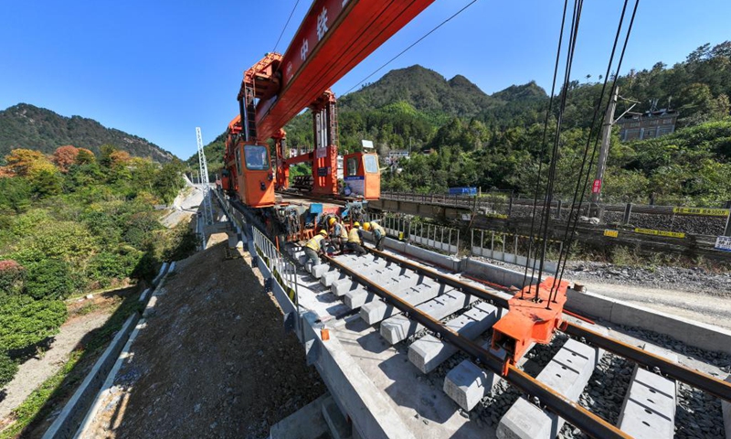 An aerial drone photo shows the construction site of a bridge along the southern extension project of Weng'an-Machangping Railway in southwest China's Guizhou Province, Nov. 16, 2025. The beam erection and track laying work of the southern part of the south-to-north extension of Weng'an-Machangping Railway has been successfully completed on Sunday.
The 148-kilometer-long south-to-north extension project of Weng'an-Machangping Railway is a key project for resource-oriented railways in Guizhou Province. Photo: Xinhua