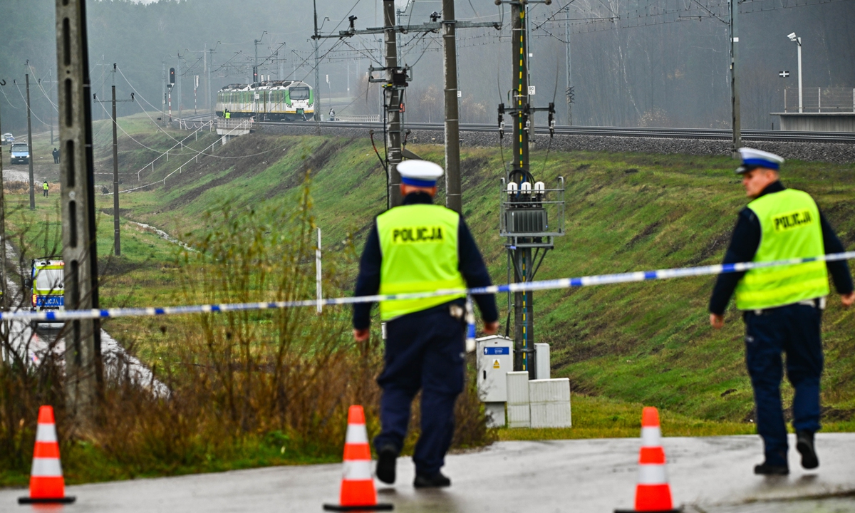 Special forces and police investigate at the scene of a destroyed section of railway tracks on the Deblin-Warsaw route near the Mika railway station, central Poland, 17 November 2025. An act of sabotage had taken place resulting in the destruction of the railway track by an explosive device placed at that location. Photo: VCG