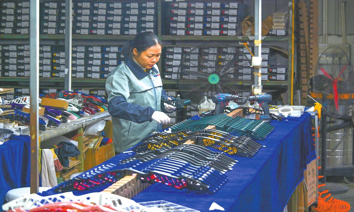 A worker sorts products in a competitive bow production workshop in Beihai, South China's Guangxi Zhuang Autonomous Region on November 19, 2025. Set up in 2006, this South Korean-invested company's bows are exported to more than 80 countries and regions, and 70 to 80 percent of the bows and arrows used by athletes in the Olympic Games are produced in the factory. Photo: Tao Mingyang/GT