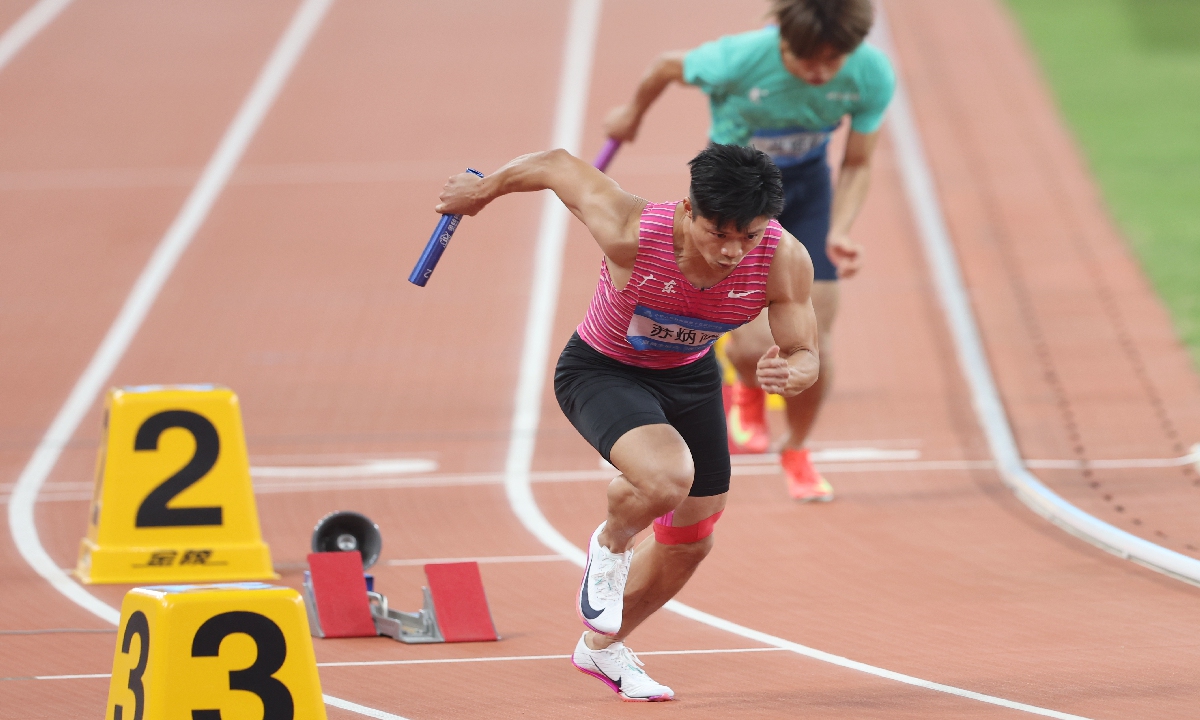 Chinese legendary sprinter Su Bingtian bids farewell to professional competition after he concluded his swansong in the 4x100m relay with Guangdong team at the National Games on November 20, 2025 in Guangzhou, South China's Guangdong Province. Photo: Cui Meng/GT