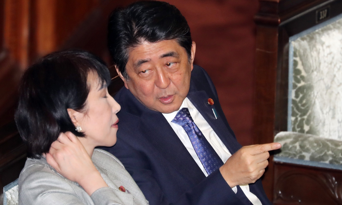 Then Japanese prime minister Shinzo Abe chats with then internal affairs minister Sanae Takaichi at Lower House's plenary session in Tokyo on May 18, 2017. Photo: VCG