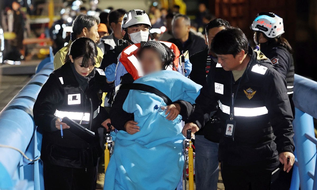 Passengers from the ferry Queen Jenuvia II are transferred after being rescued at the Mokpo Coast Guard's dedicated pier, on November 19, 2025 local time, in Mokpo, South Korea. At around 8:17 pm that evening, the ferry, carrying 267 passengers, ran aground near Jangsan Island in Sinan, Jeollanam-do. Photo: VCG