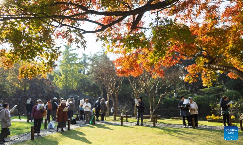 Citizens take part in a choir at the Mochou Lake Park in Nanjing, east China's Jiangsu Province, Nov. 21, 2025. (Photo by Sun Zhongnan/Xinhua)