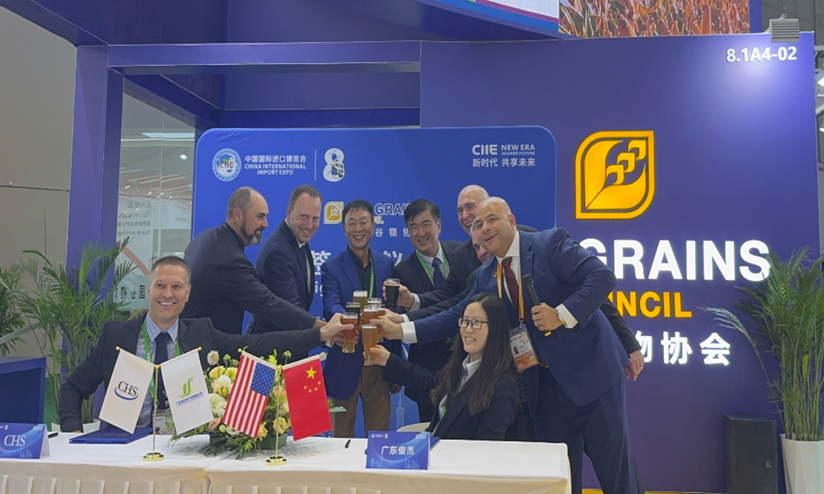 Executives from the US Grains Council, American agribusiness, and a Chinese agricultural firm raise their glasses to celebrate a newly signed orders at the 8th China International Import Expo in Shanghai on November 6, 2025. Photo: Tu Lei/GT