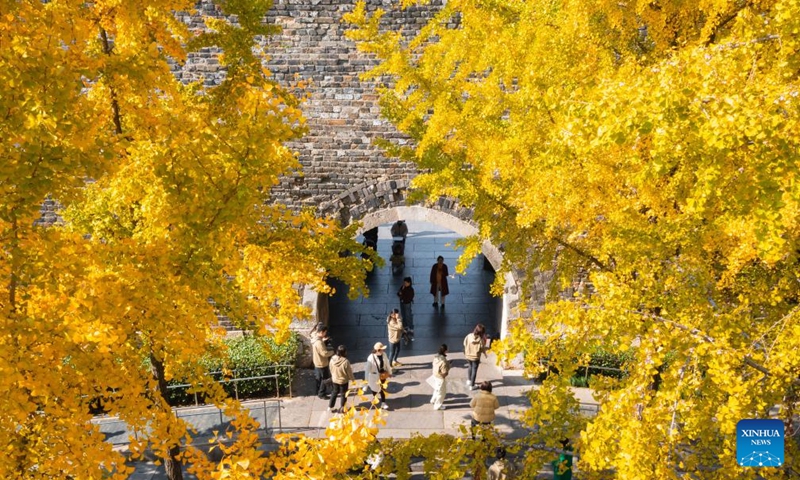 An aerial drone photo taken on Nov. 21, 2025 shows people having fun at a square near the Hanzhongmen city gate in Nanjing, east China's Jiangsu Province. (Photo by Su Yang/Xinhua)